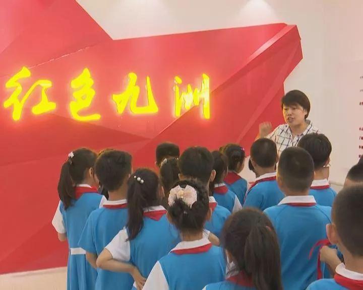 易建联：27岁娶巴西足球宝贝，36岁退役，生两儿子成人生赢家